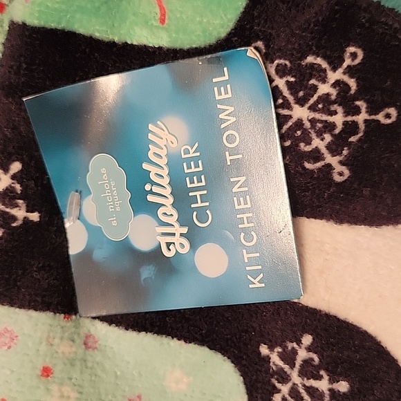 NWT Bundle, 2 festive kitchen towels, wine stopper & 2 stemless wine glasses - Picture 2 of 7